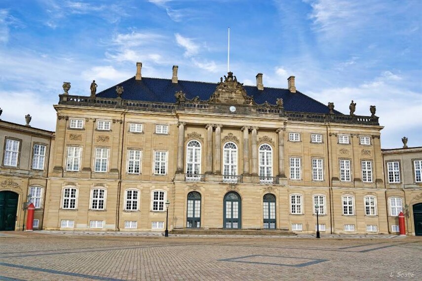 Copenhagen_Amalienborg_Palace_1