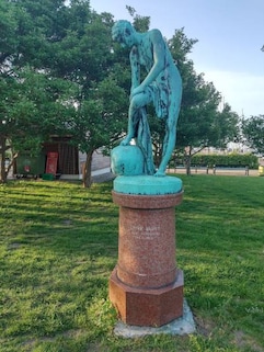 The Little Mermaid Statue