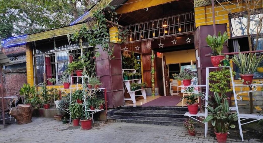 Dibrugarh_Gulmohar_Restaurant_3
