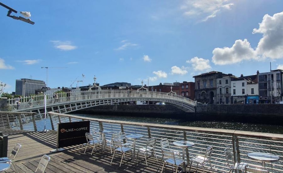 Dublin_Hapenny_Bridge_4