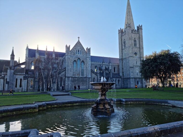 Dublin_St_Patricks_Cathedral_1