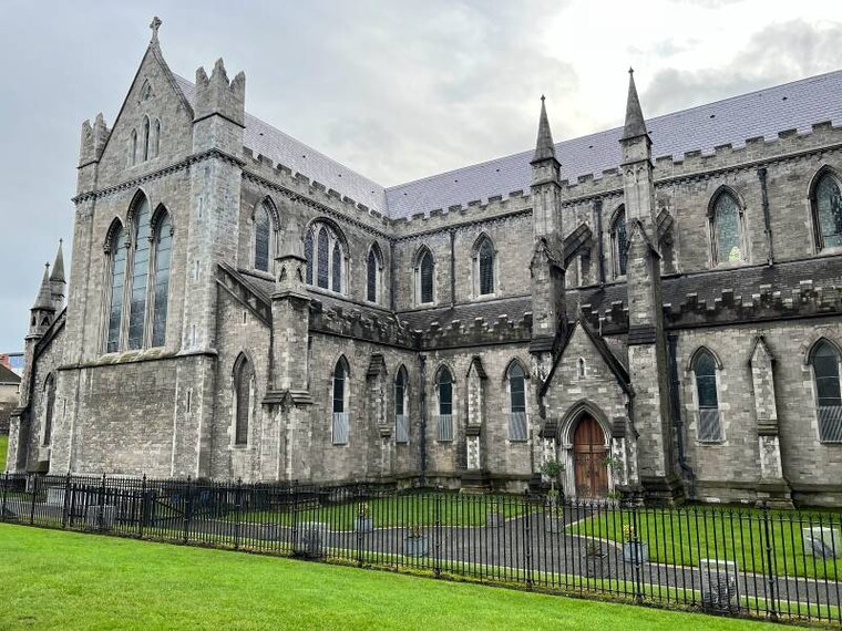 Dublin_St_Patricks_Cathedral_3