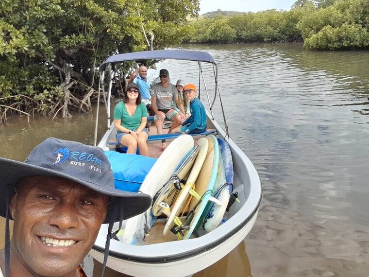 Fiji_Surfing_in_Fiji_10