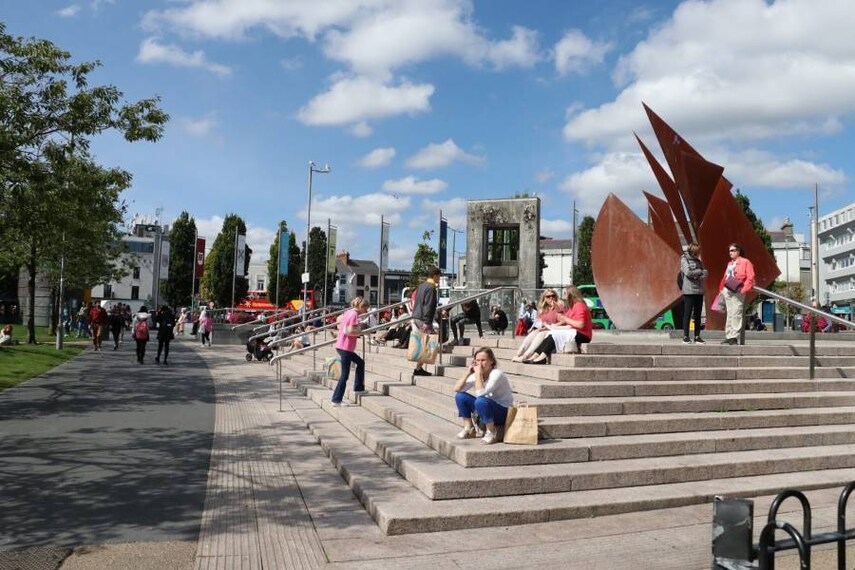 Galway_Eyre_Square_1