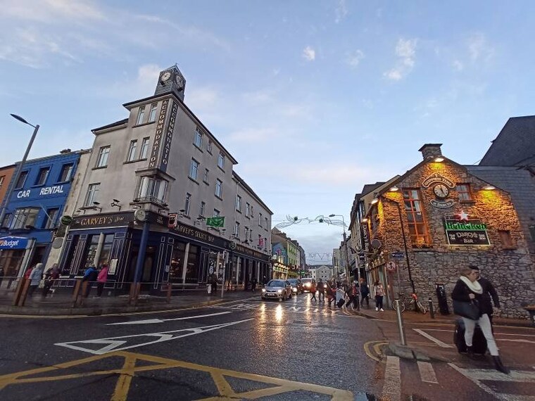 Galway_Eyre_Square_5