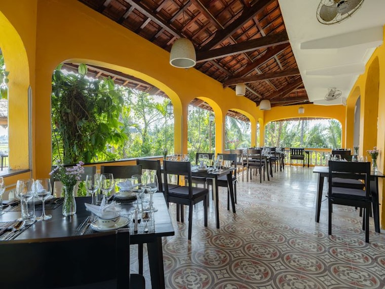 Hoi_An_The_Field_Restaurant_&_Bar_1