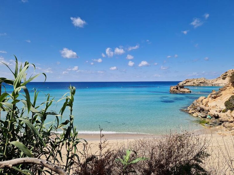 Ibiza_Cliff_Jumping_at_Cala_Tarida_1