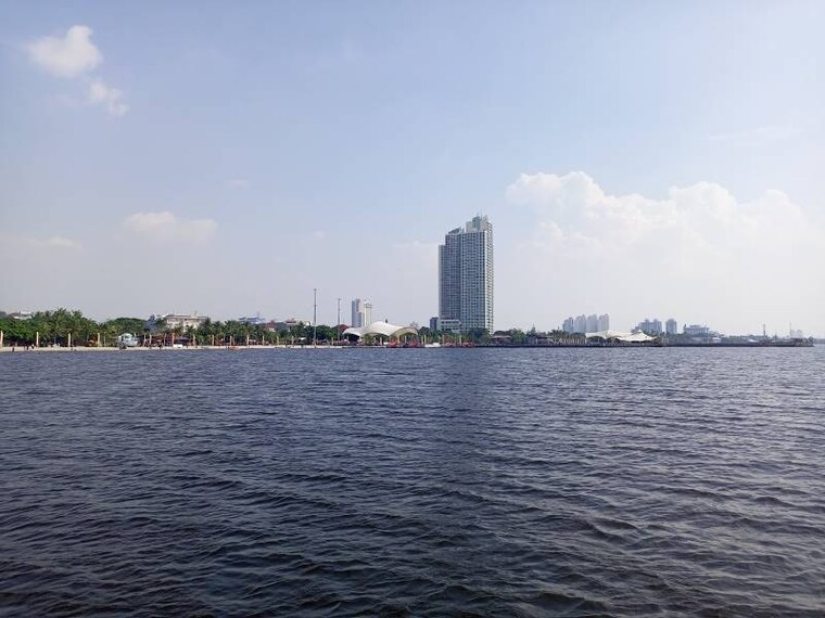 Jakarta_Ancol_Beach_10