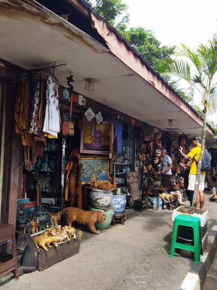 Jakarta_Jalan_Surabaya_1