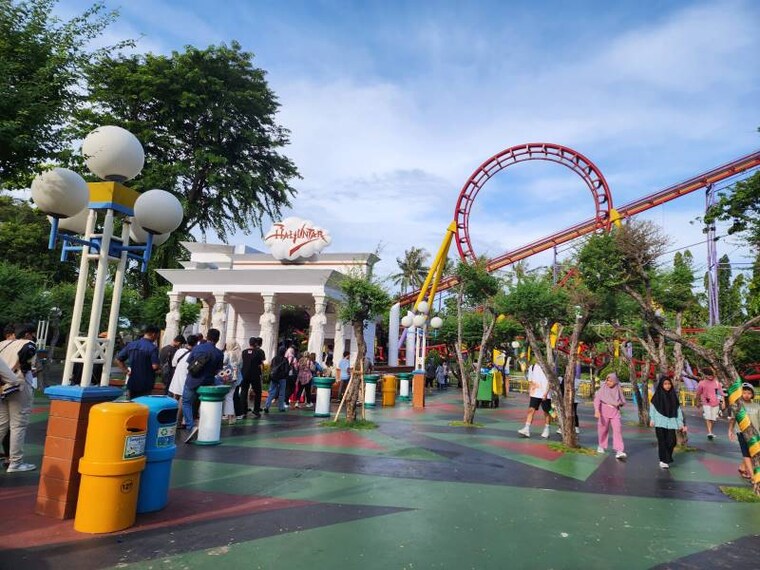 Jakarta_Roller_Coaster_at_Dufan_6
