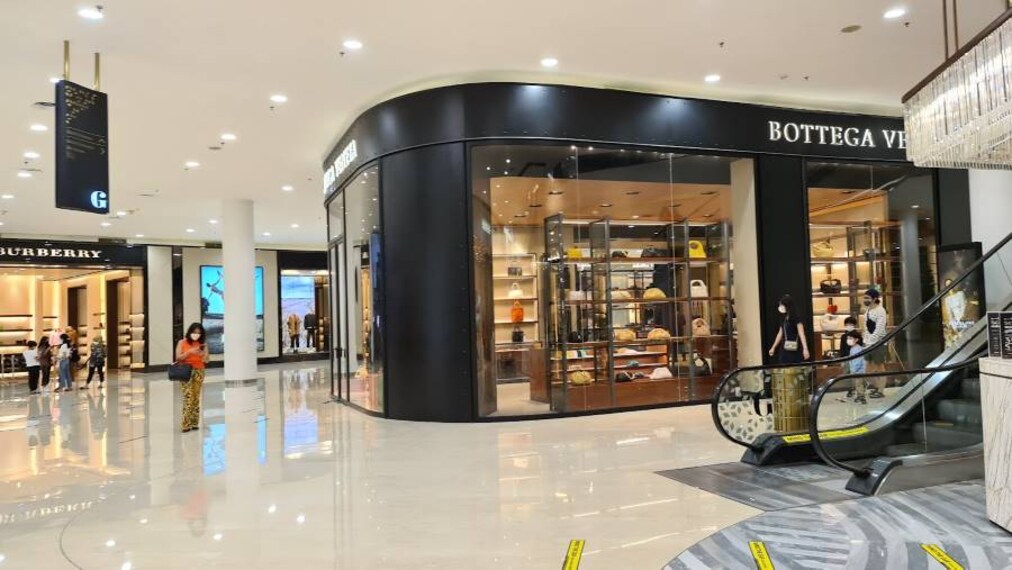 Jakarta_Senayan_City_Shopping_Mall_1