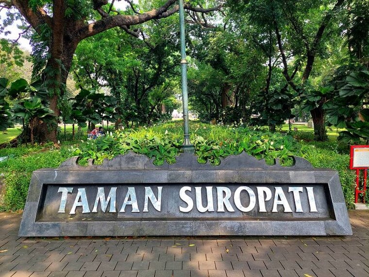 Jakarta_Suropati_Park_1