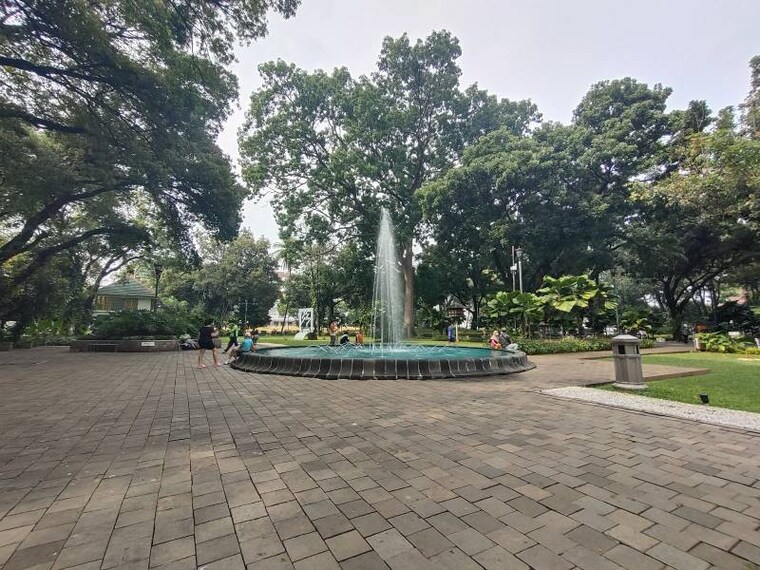 Jakarta_Suropati_Park_2