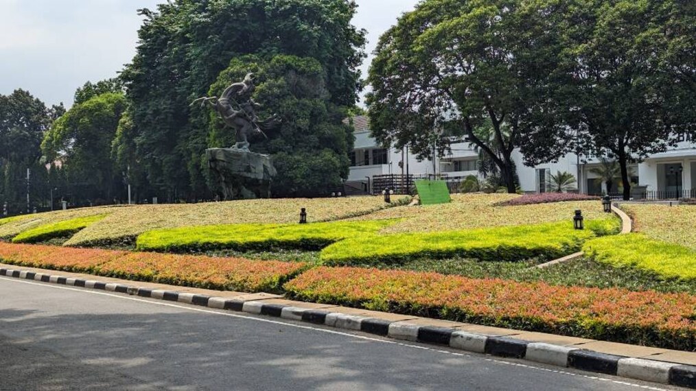 Jakarta_Suropati_Park_3