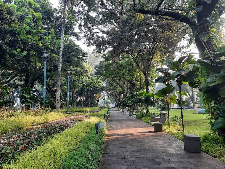 Jakarta_Suropati_Park_6