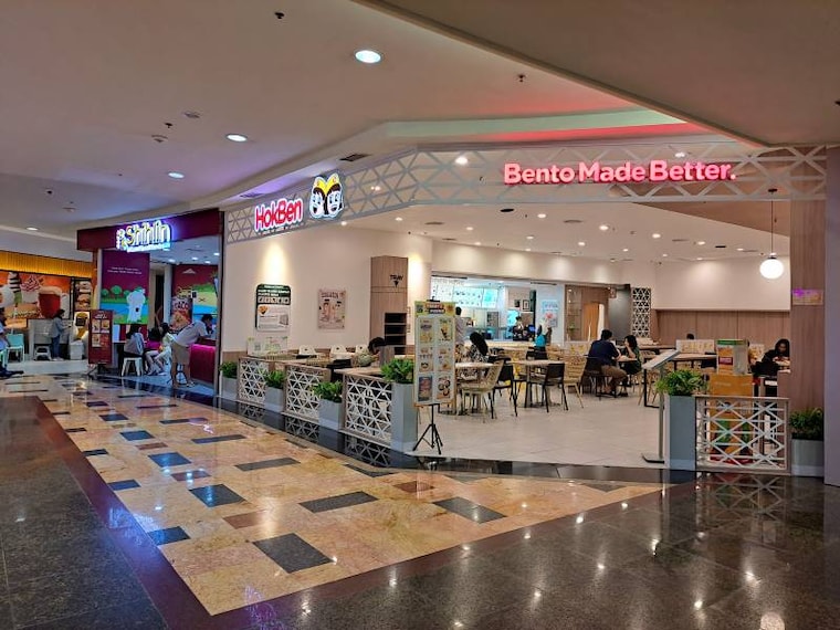 Jakarta_Taman_Anggrek_Mall_3