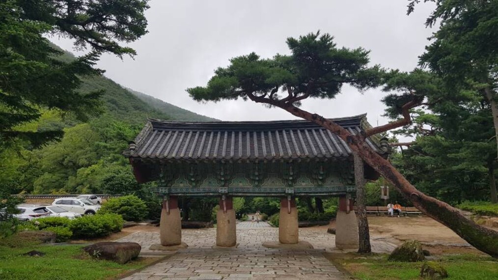 Jung_(Busan)_Beomeosa_2