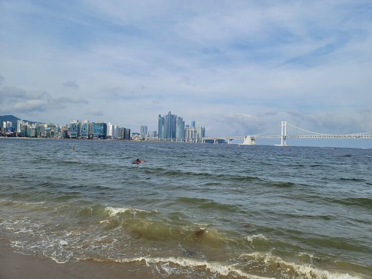 Jung_(Busan)_Gwangalli_Beach_10