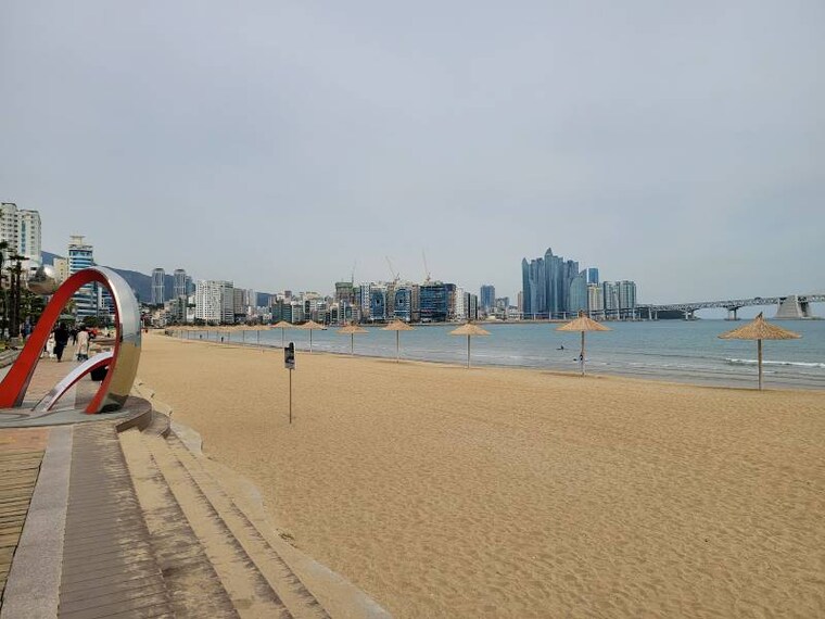 Jung_(Busan)_Gwangalli_Beach_2