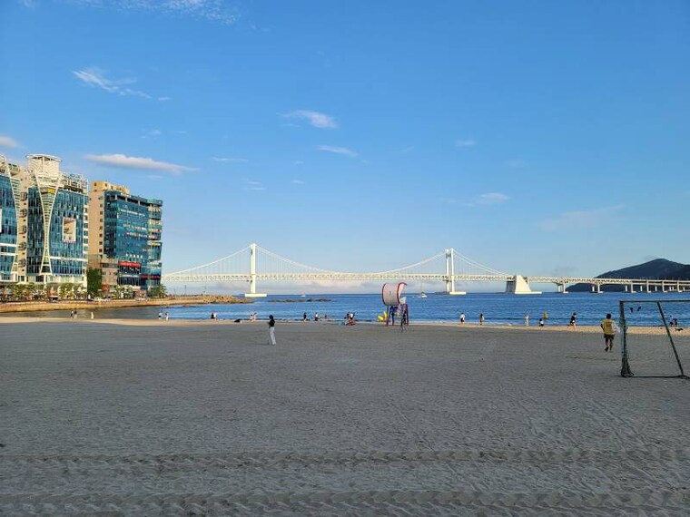 Jung_(Busan)_Gwangalli_Beach_7