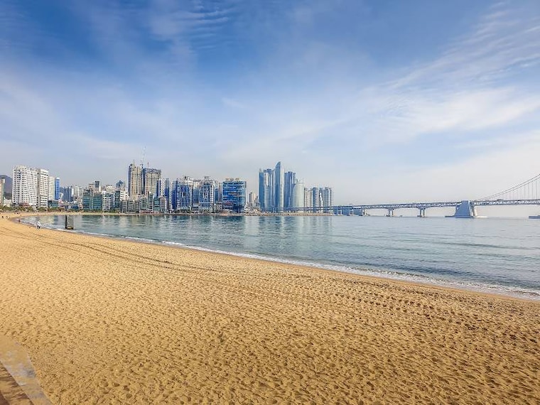 Jung_(Busan)_Gwangalli_Beach_8