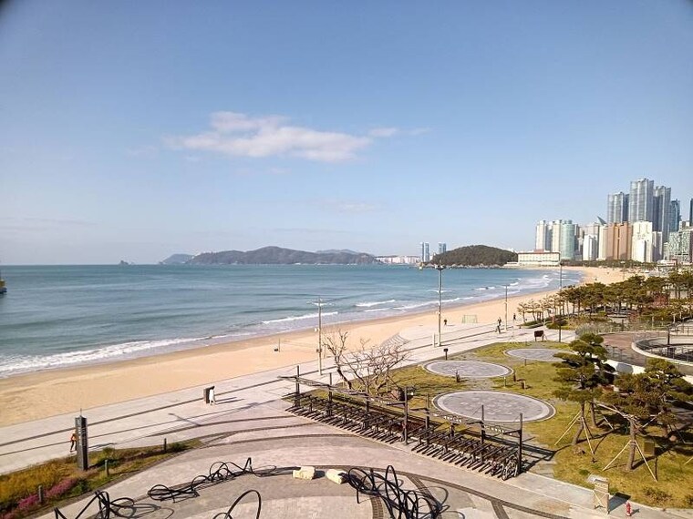 Jung_(Busan)_Haeundae_Beach_1