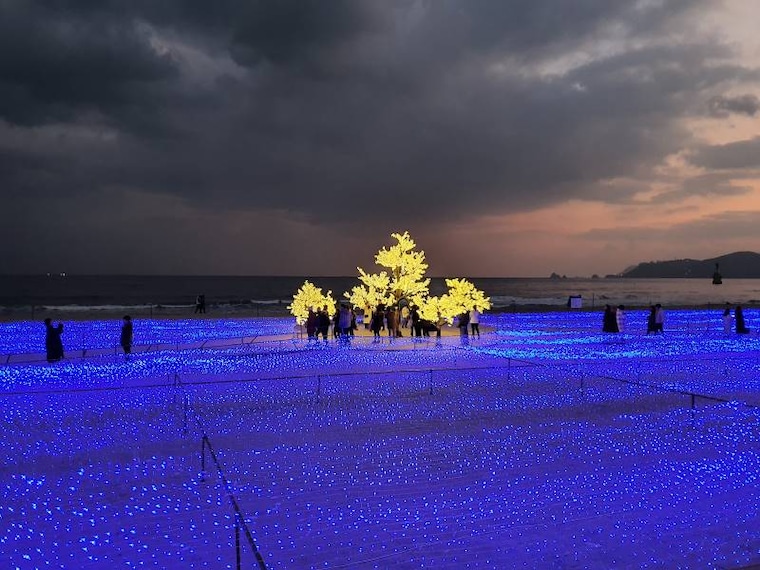 Jung_(Busan)_Haeundae_Beach_4