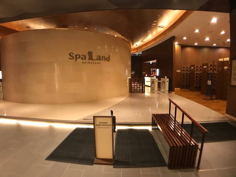 Jung_(Busan)_SPA_LAND_Centum_City_1