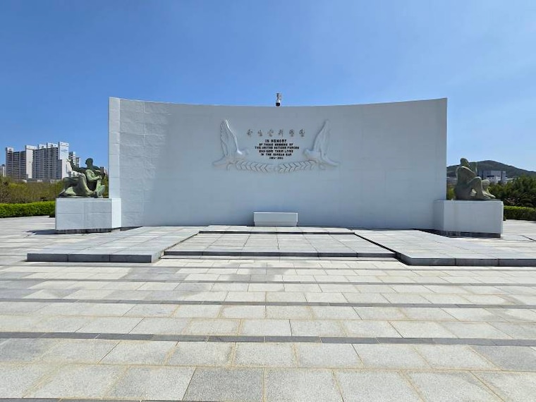 Jung_(Busan)_UN_Memorial_Cemetery_3