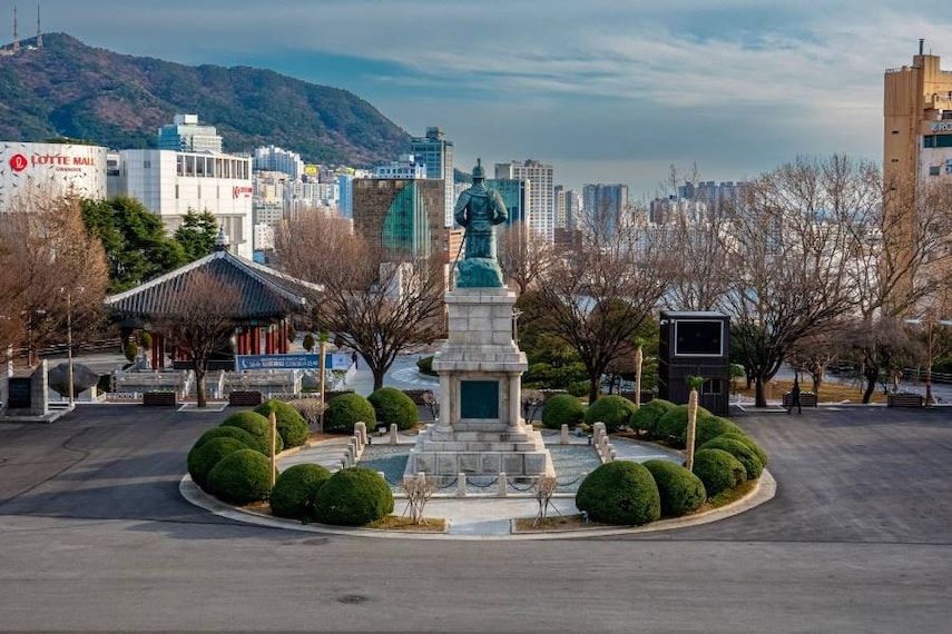 Jung_(Busan)_Yongdusan_Park_10