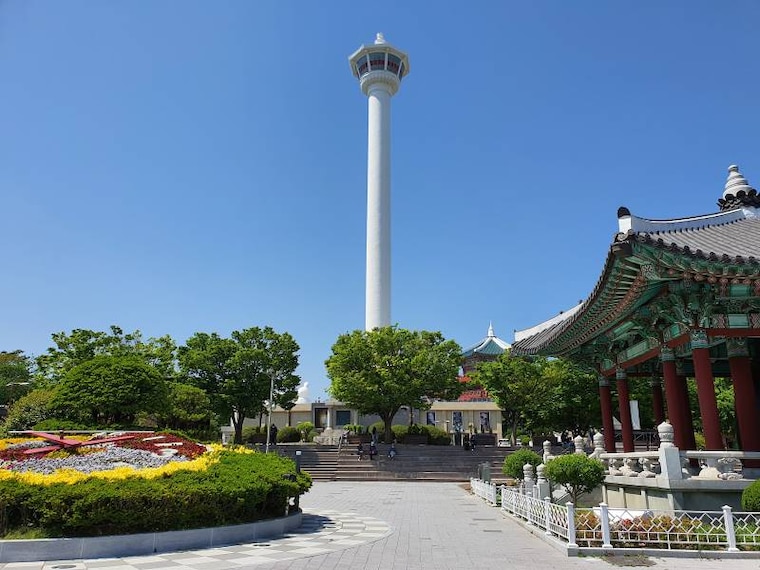 Jung_(Busan)_Yongdusan_Park_1