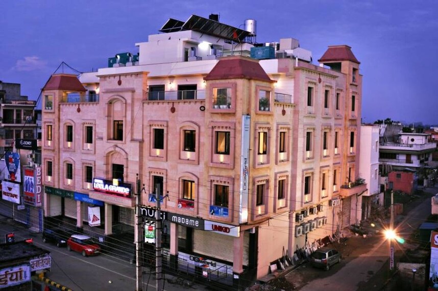 Karnal_Leela_Grande_8