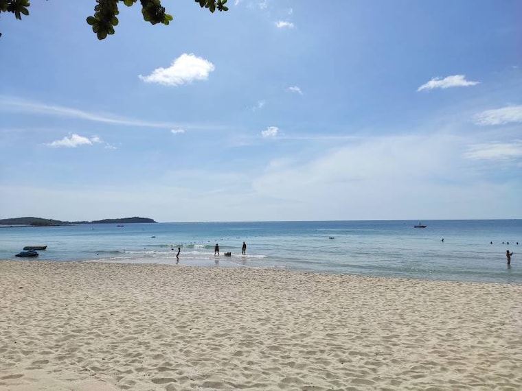 Koh_Samui_Chaweng_Beach_1