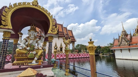Guanyin Idol at Wat Plai Laem