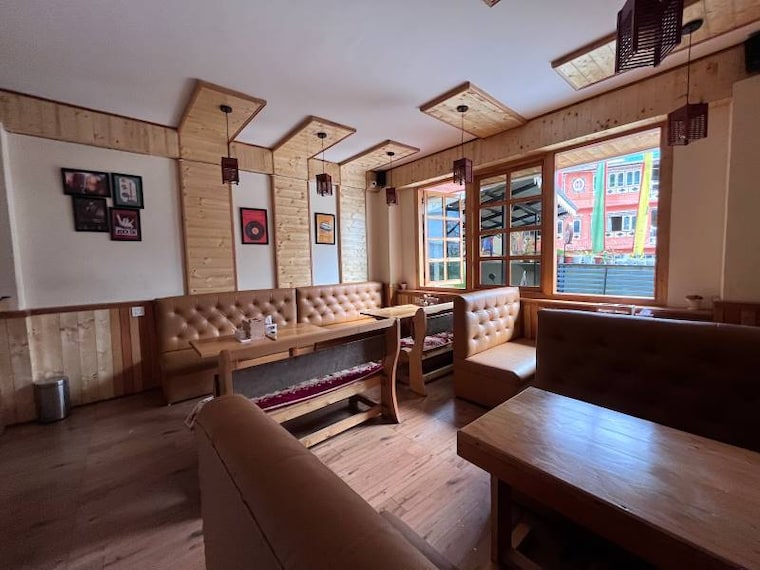 Lachen_Tso_Lhamo_Restaurant_&_Bar_3