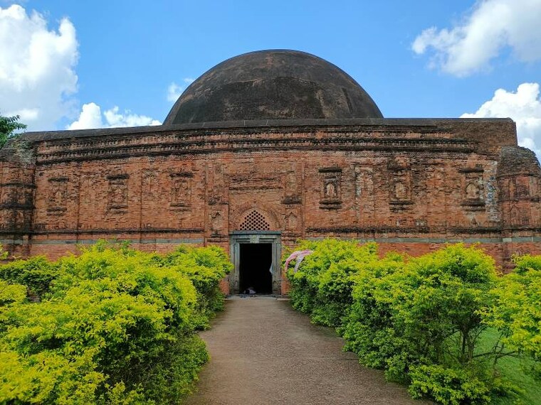 Malda_Eklakhi_Mausoleum_1