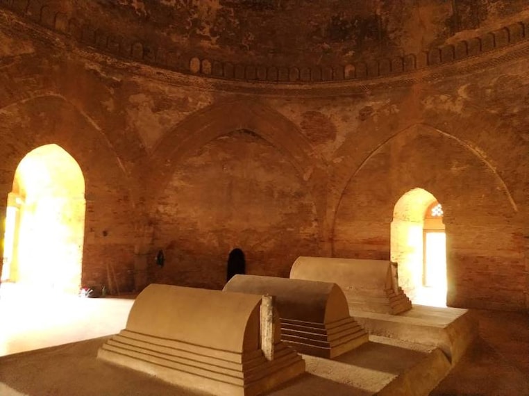 Malda_Eklakhi_Mausoleum_3