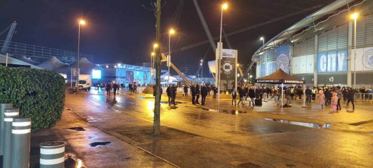 Manchester_Watch_a_football_match_10