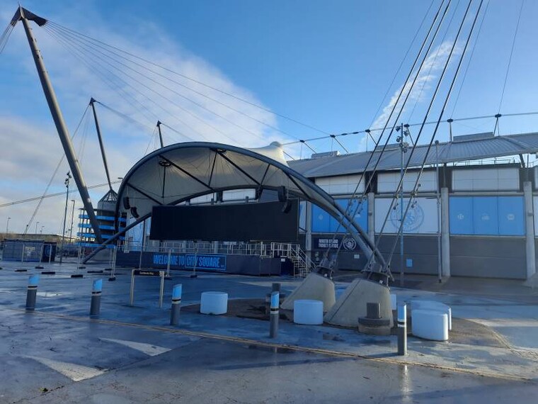 Manchester_Watch_a_football_match_2