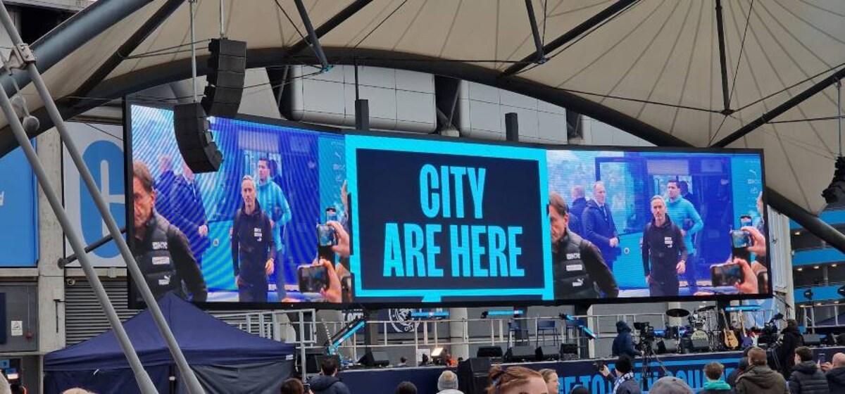 Manchester_Watch_a_football_match_5