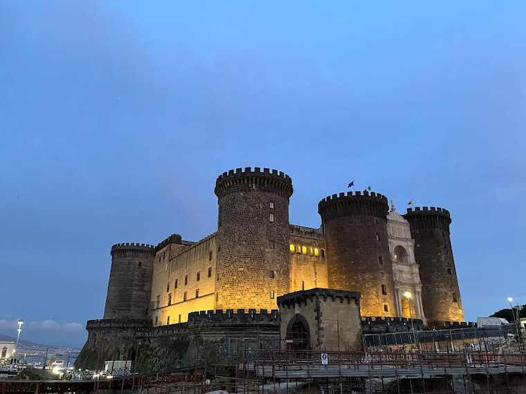 Naples_Castel_Nuovo_8