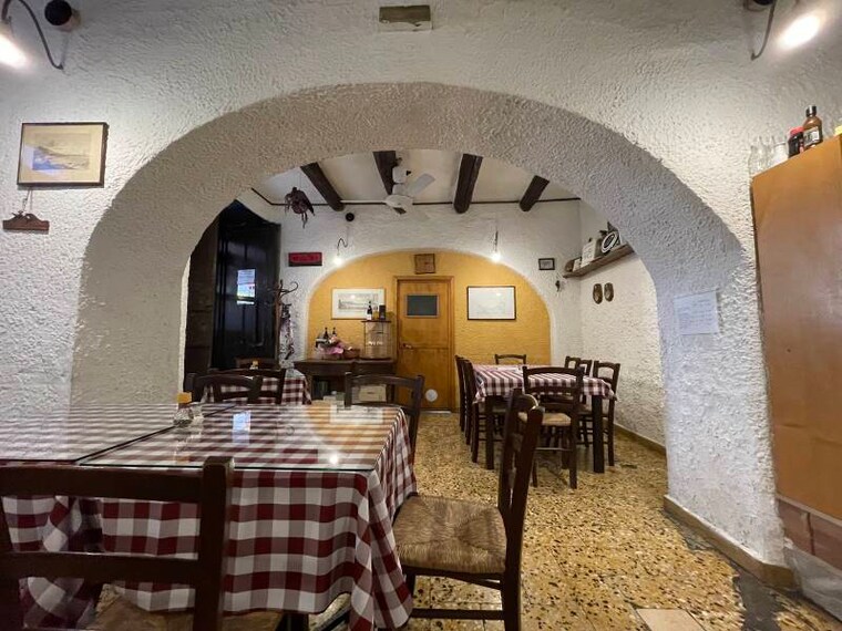 Naples_La_Cantina_di_via_Sapienza_3