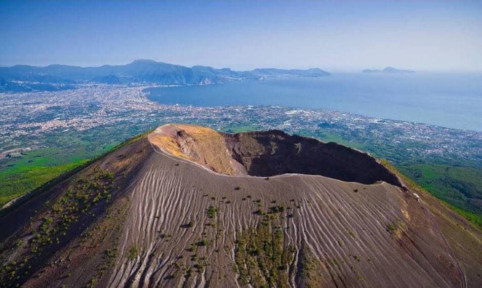 Naples_Mount_Vesuvius_1