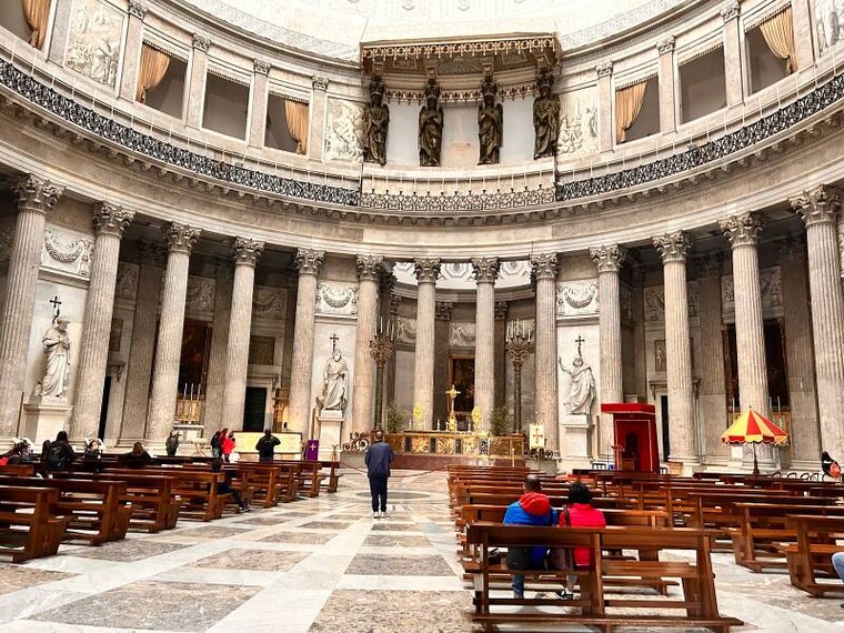 Naples_Piazza_del_Plebiscito_4