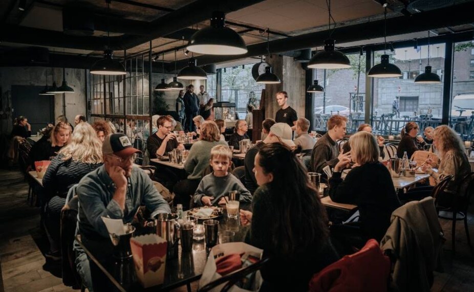 Oslo_Der_Peppern_Gror_Radhusplassen_1