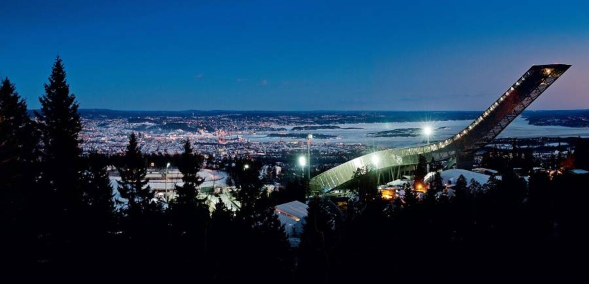 Oslo_Holmenkollen_Ski_Jump_1