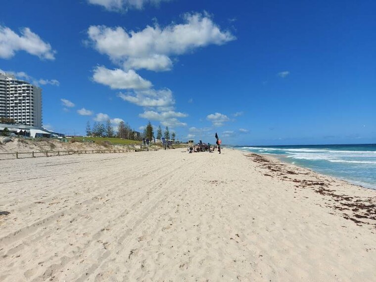 Perth_Swim_at_Perth_Beach_1