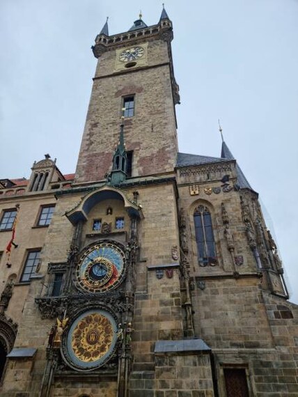 Prague_Old_Town_Square_and_Astronomical_Clock_1