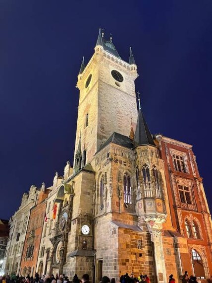 Prague_Old_Town_Square_and_Astronomical_Clock_3