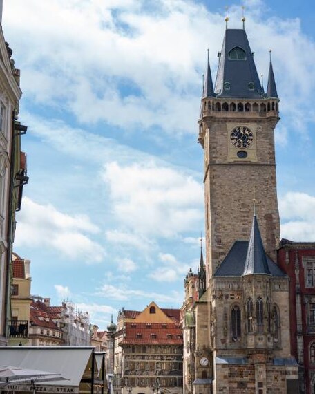 Prague_Old_Town_Square_and_Astronomical_Clock_7